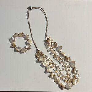Jjill Elegant Shell Necklace and Bracelet Set